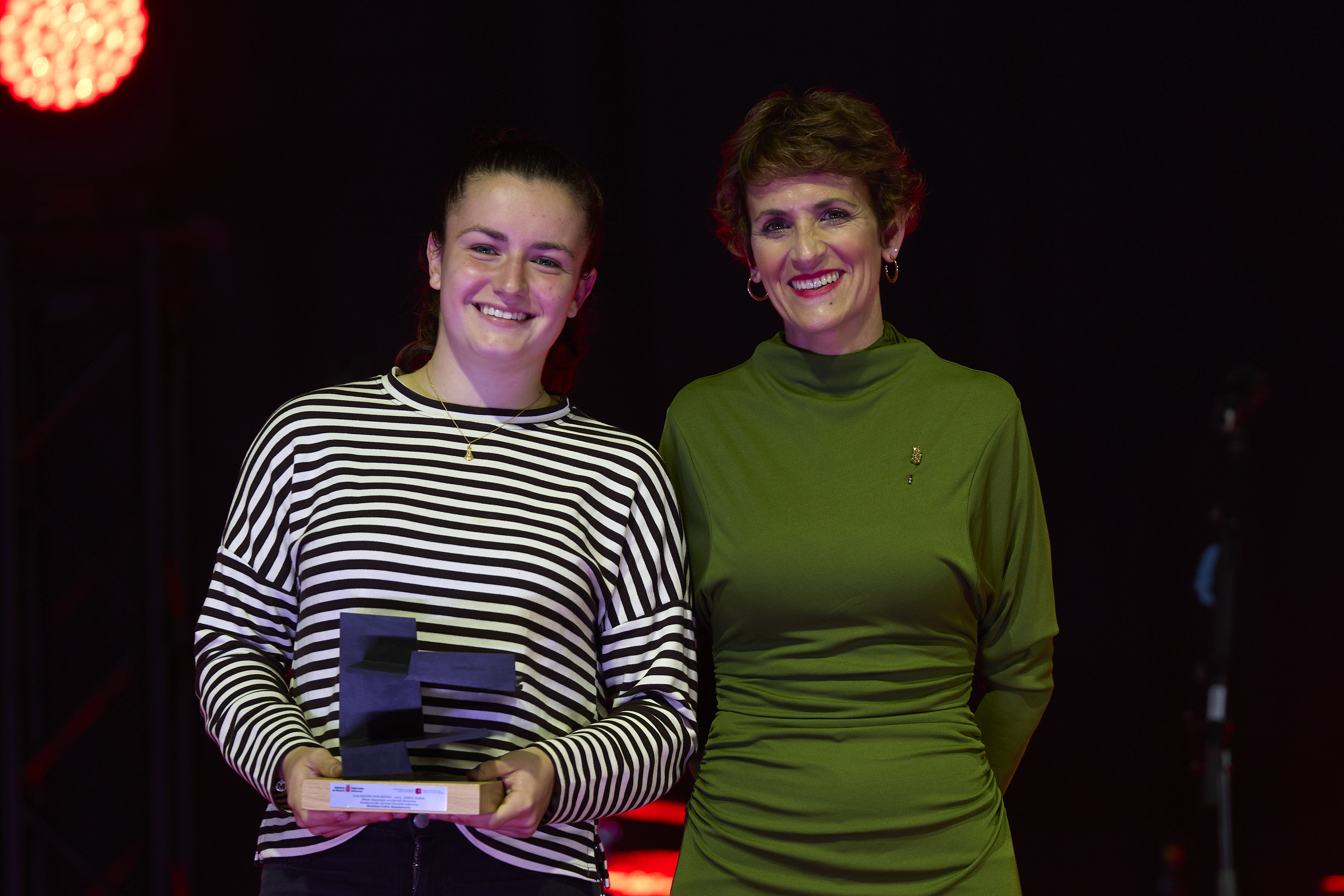 Paula Ostiz y Martina Calvo, protagonistas en la entrega de los “Galardones del Deporte” del Gobierno de Navarra - Imagen 4